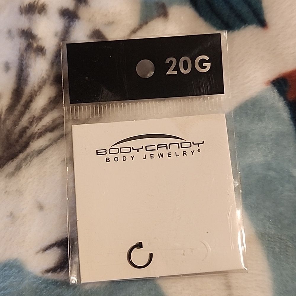 20G Never Opened Nose Loop